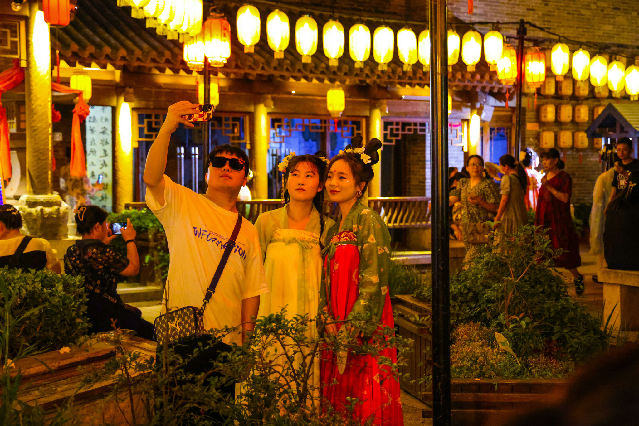 打造“汉服友好型”城市 洛阳汉服体验订单暴增 - 河南省文化和旅游厅