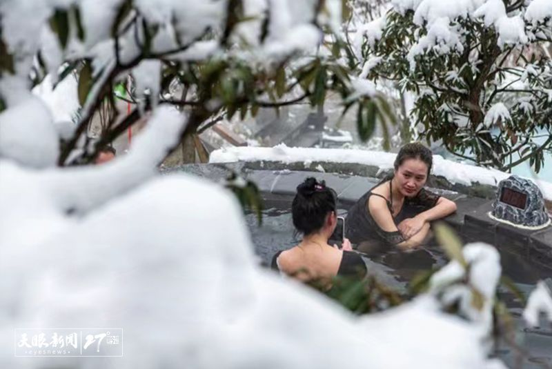 6 雪中温泉。李华 摄.jpg