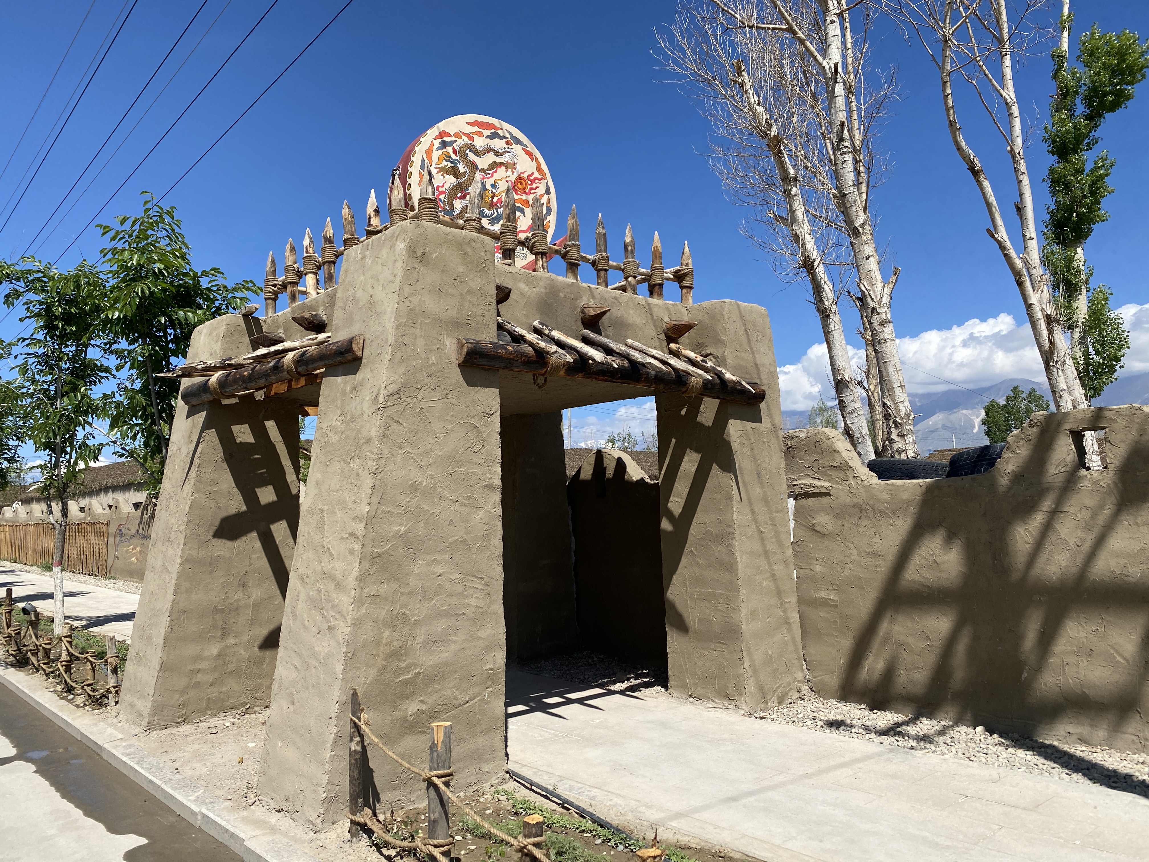 新疆温泉博格达尔村：从牧民定居村到“网红”旅游村