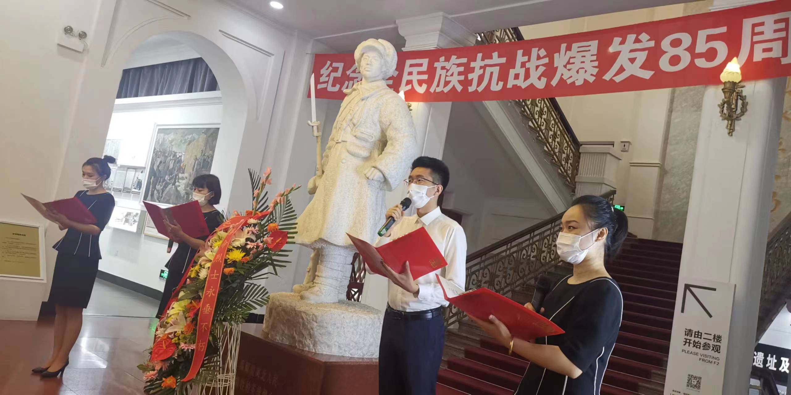 工作照2.jpg