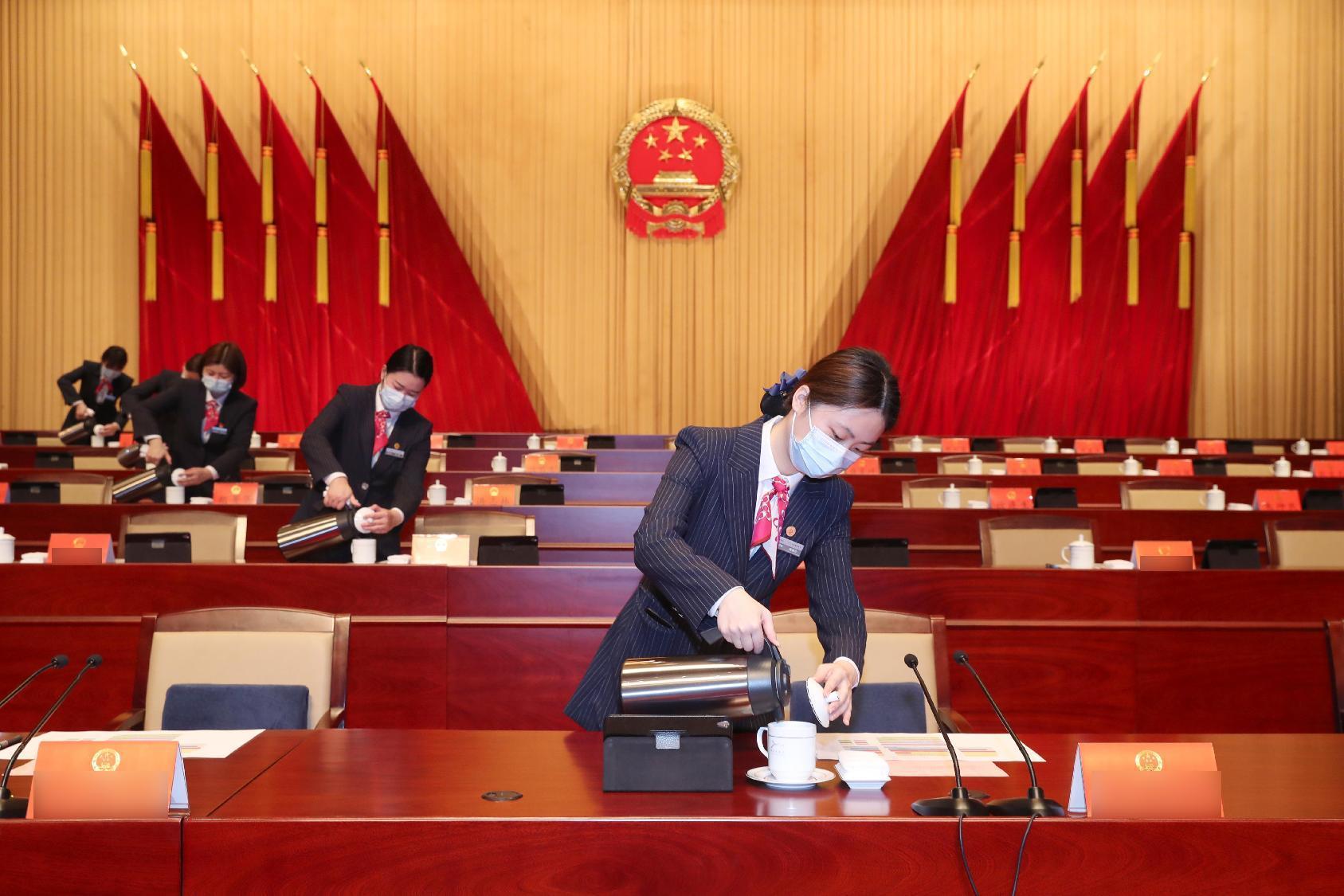 湖州大剧院场务服务组圆满完成市两会服务保障工作.jpg