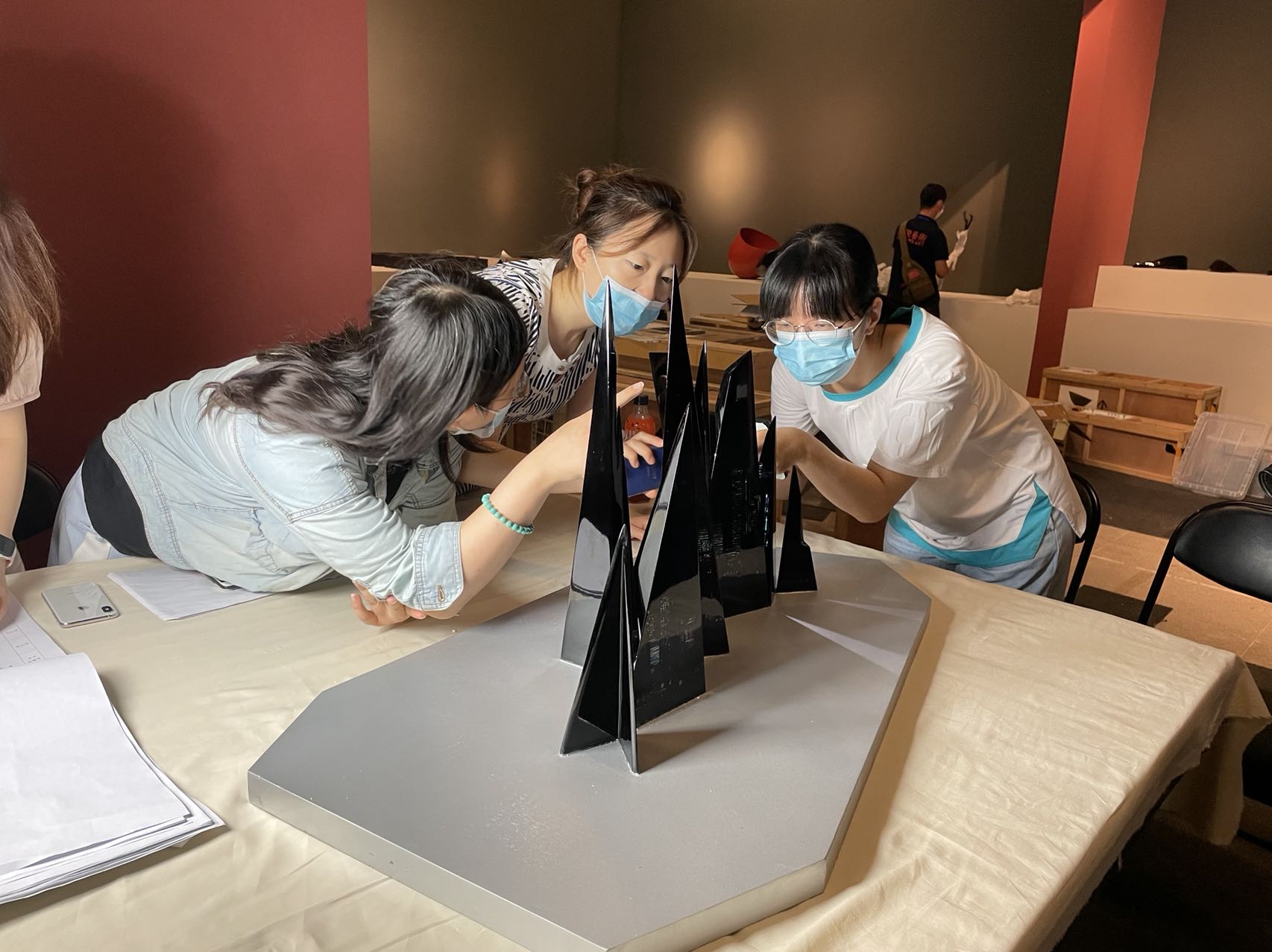 工艺美术展布展.jpg